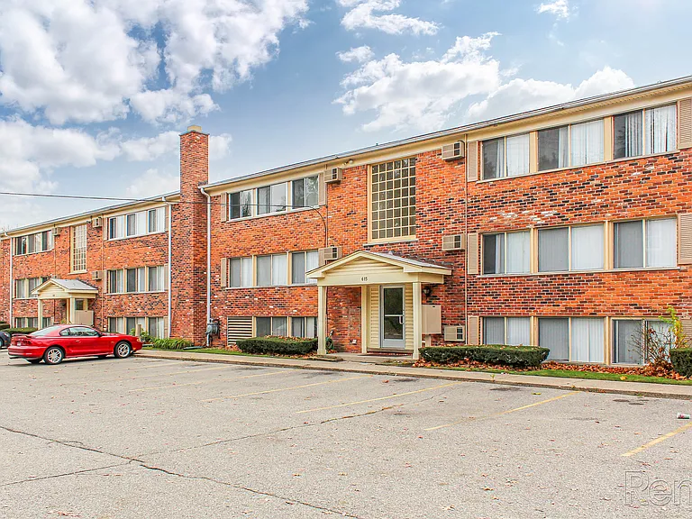Wagon Wheel Apartments — Photo 25