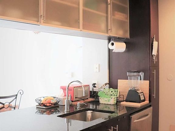 4th image of 909 Hudson Park #909