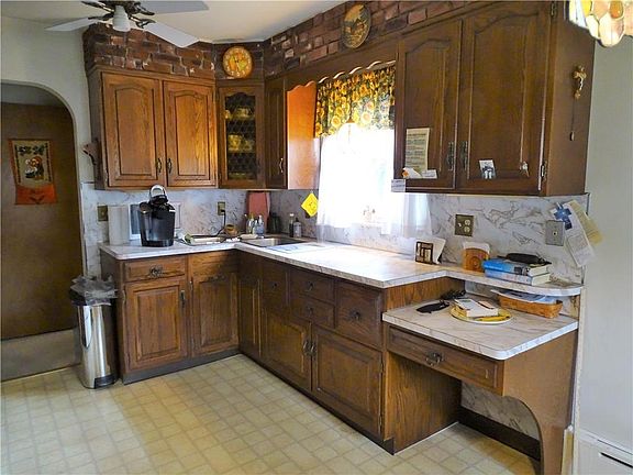 4th image of 615 N 22nd St
