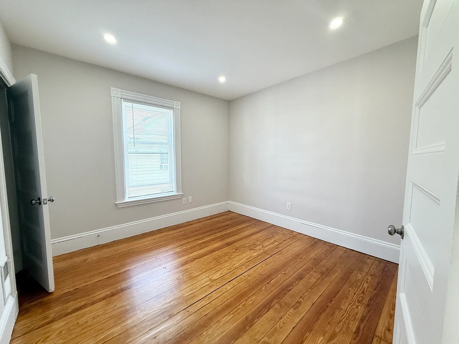 4 bed, 1.5 bath, 1200 sqft, $3,600 — Photo 4