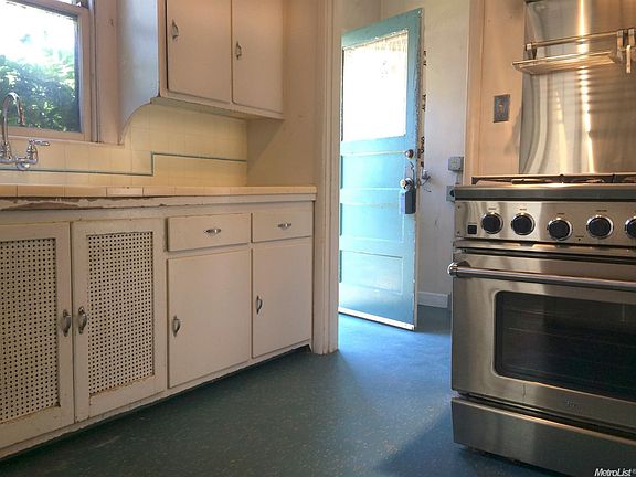 5th image of 3075 Franklin Blvd