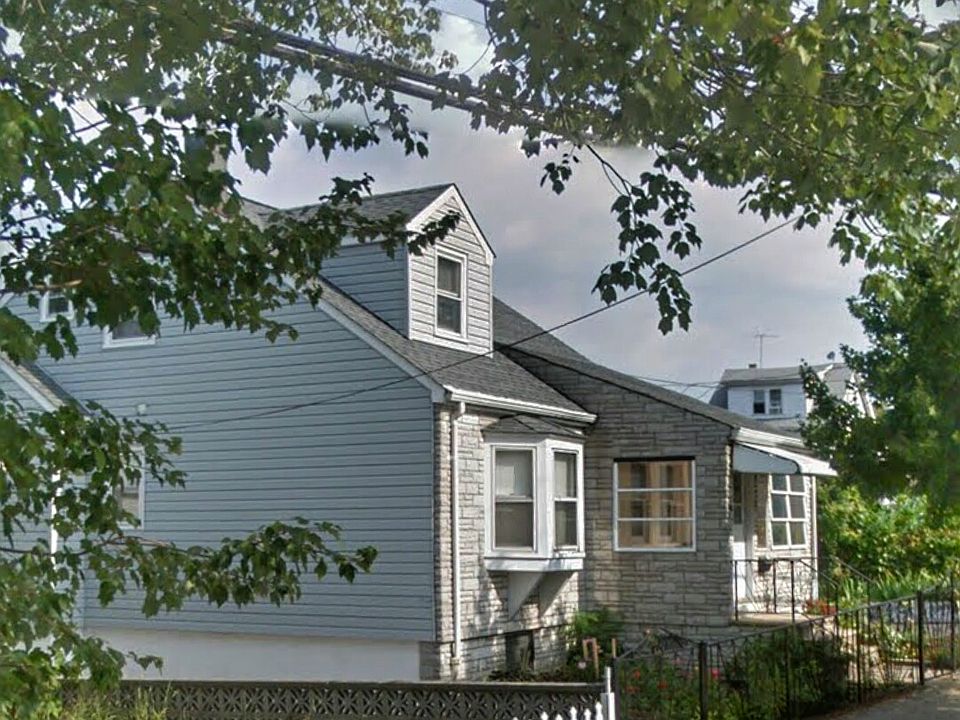 2nd image of 93 Maple St