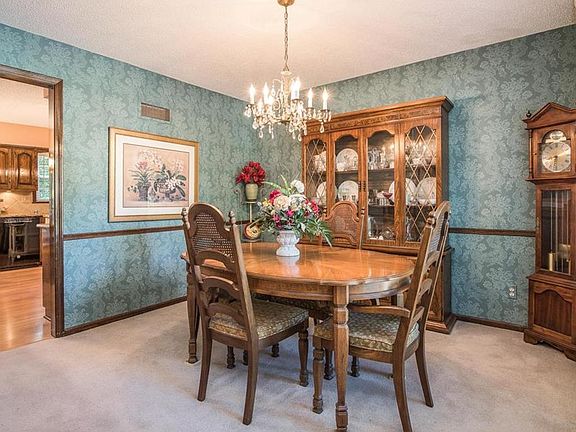 5th image of 9013 Arlington Ct