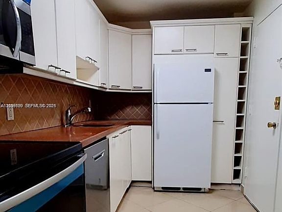 4th image of 1251 NE 108th St APT 423