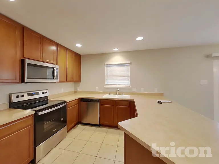 1326 Foster St — Photo 4