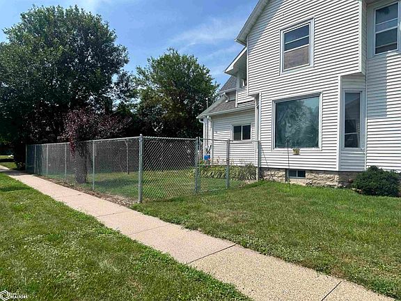 2nd image of 802 W Linn St