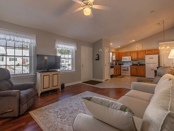 2nd image of 27 Rosewood Ln #27