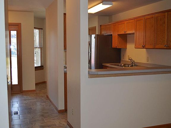 dining room to kitchen