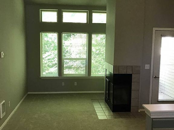 4th image of 4713 Nw Walgren Drive #C103