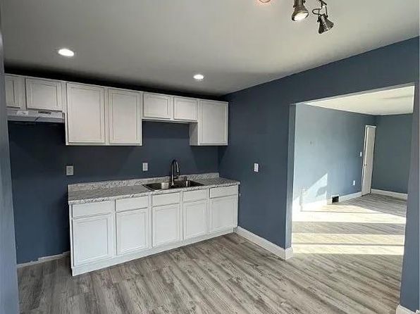 225 Victor Ave