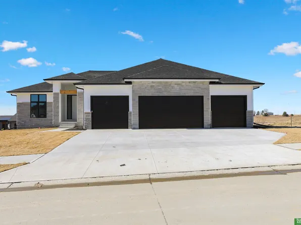 5608 N 213th St, Elkhorn, NE 68022