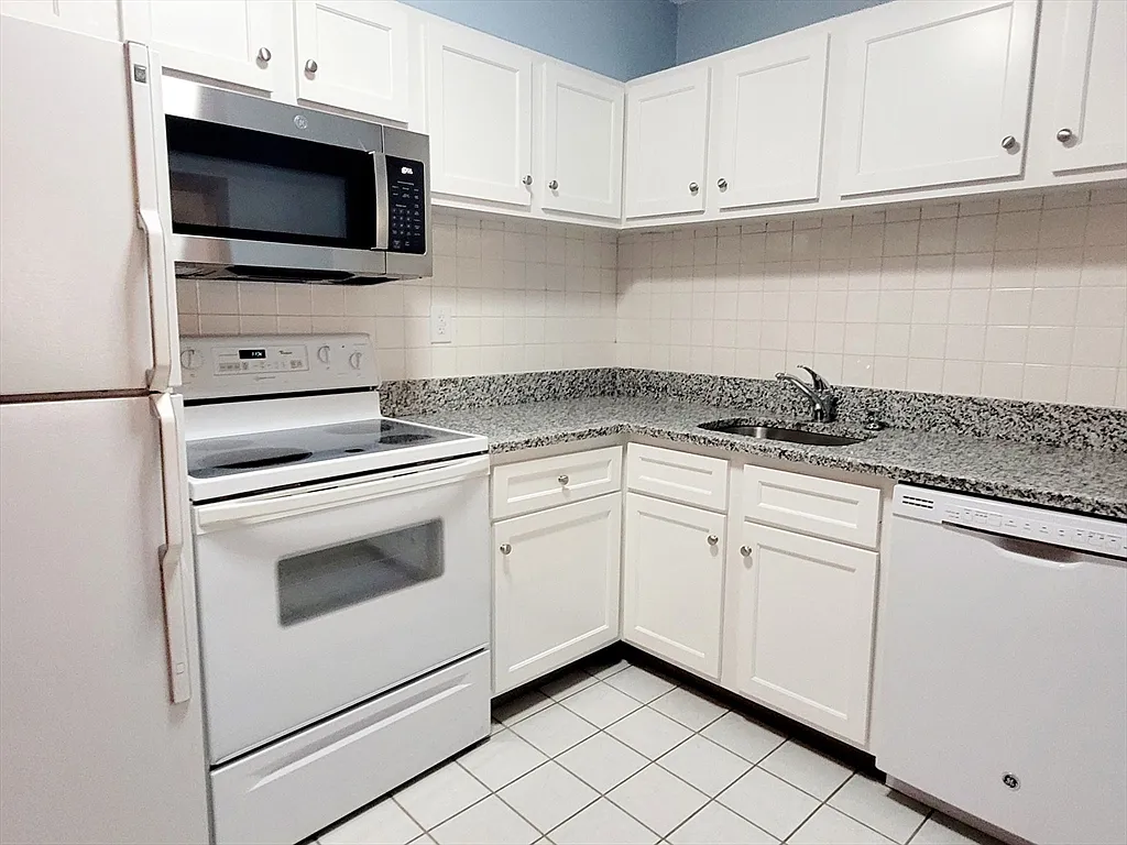 Building Photo - 49 Windsor Dr #201