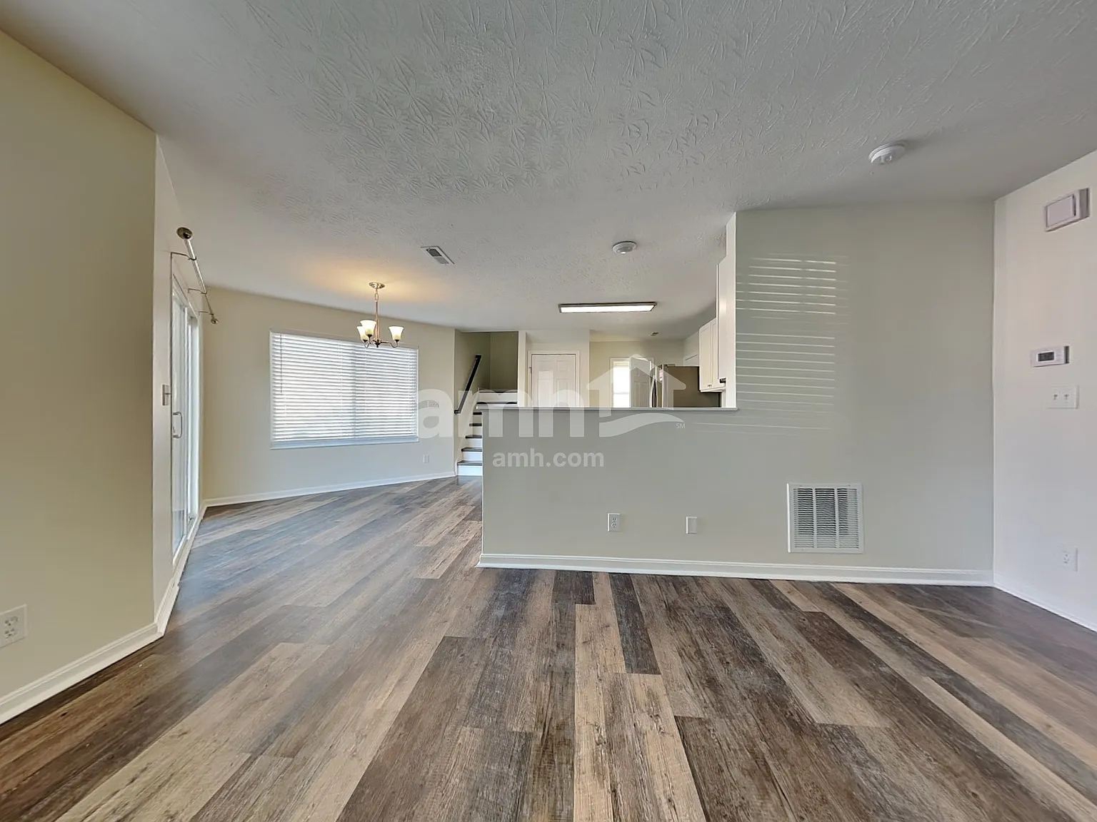 3 bed, 2.5 bath, 1740 sqft, $2,385 — Photo 4