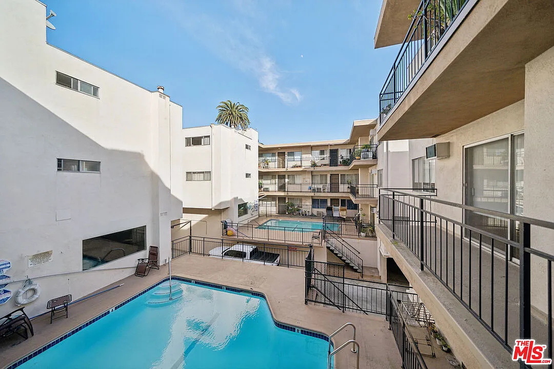 Building Photo - 7548 Hampton Ave #205