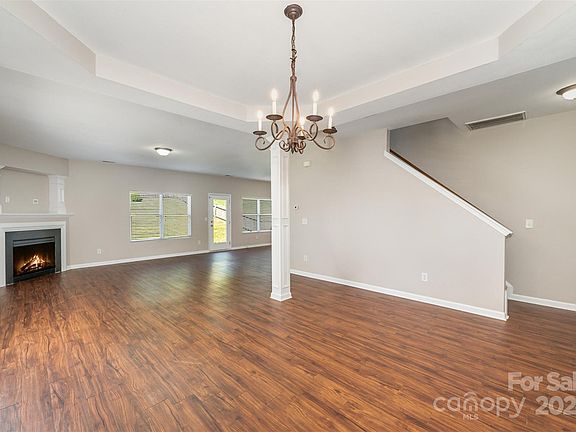 4th image of 3011 Saphire Ln