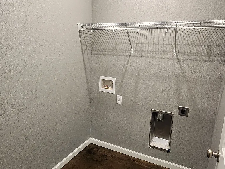 2204 Everett Dr — Photo 10