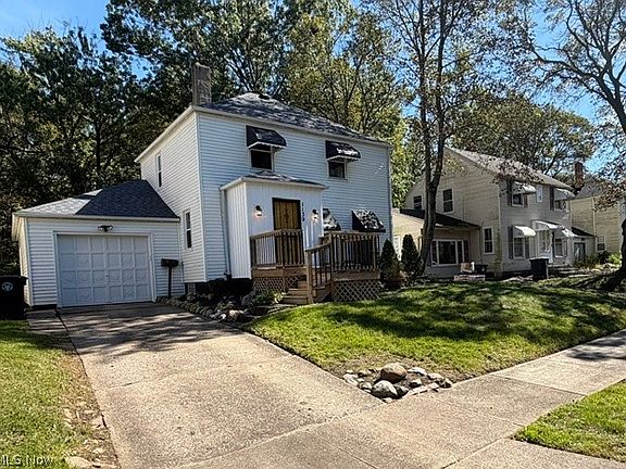 3rd image of 1139 Roslyn Ave