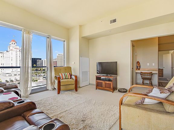 4th image of 388 E Ocean Blvd Unit 716