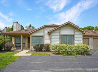 1818 Appaloosa Dr, Naperville, IL 60565