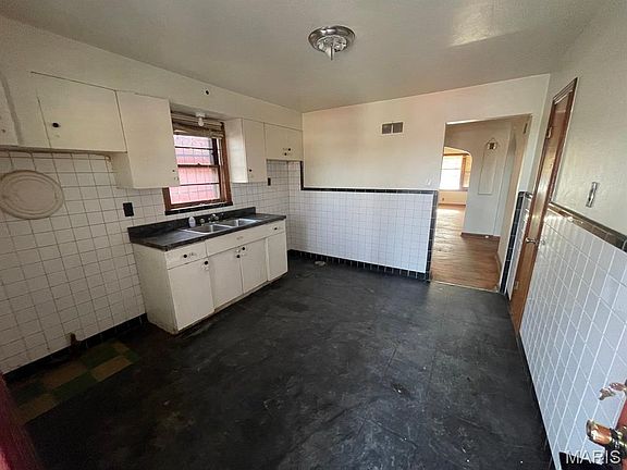 3rd image of 5275 Alcott Ave