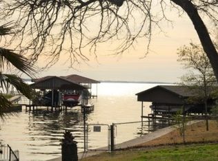 121 Oak Creek Dr, Tool, TX 75143