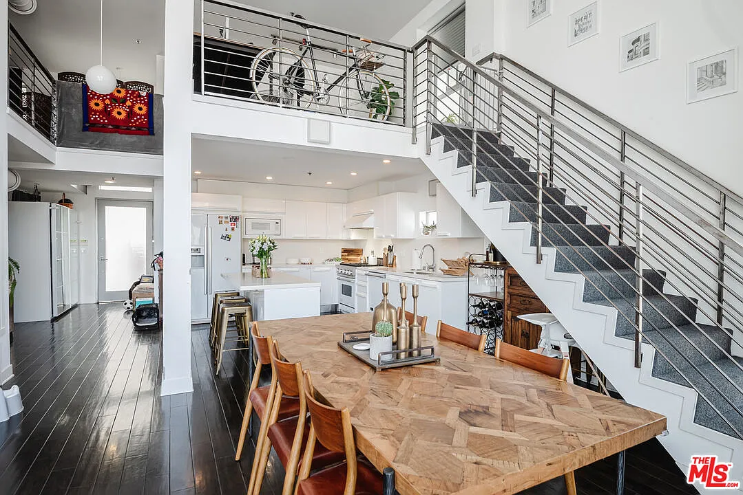 Building Photo - 13326 Beach Ave #202