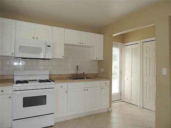 4th image of 2813 Highland Dr