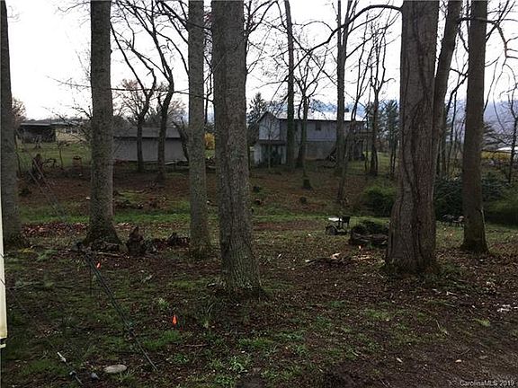 5th image of 24 Shady Knoll Ln