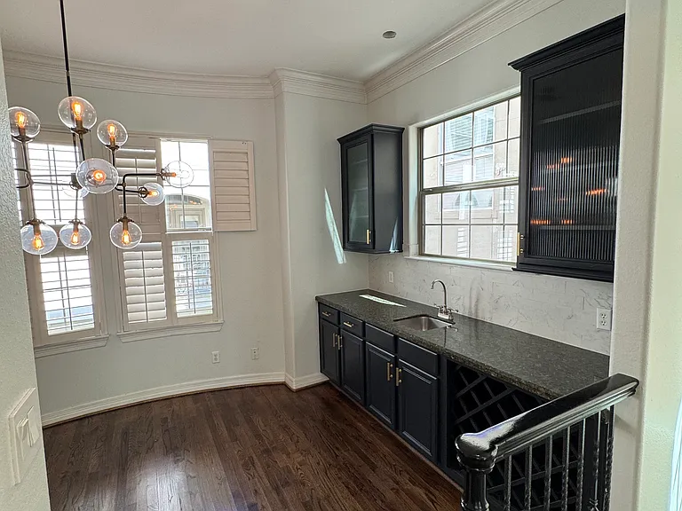 2810 Helena St — Photo 25