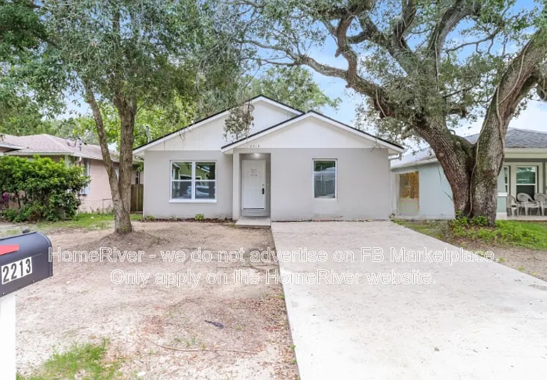 2213 E Emma St — Photo 1