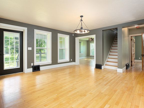 Original flrs in dining