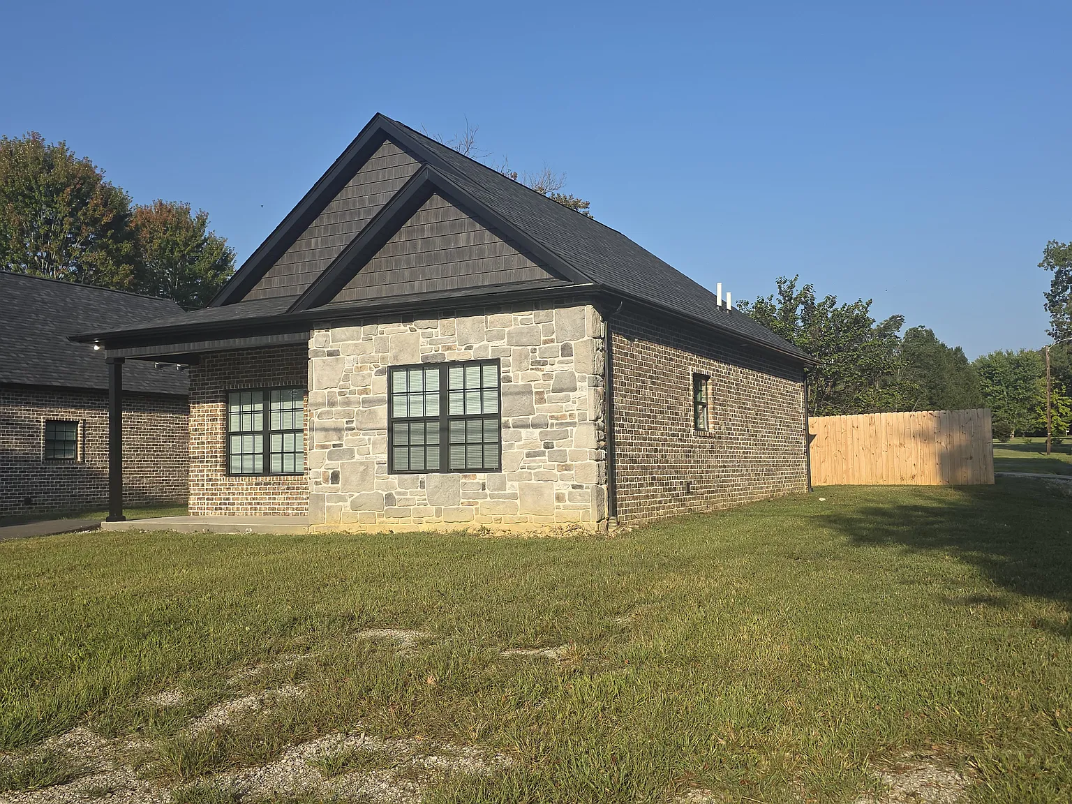 2 bed, 1000 sqft, $1,600 — Photo 3