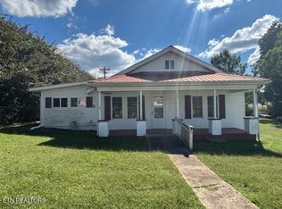 123 Groves Rd, Pikeville, TN 37367