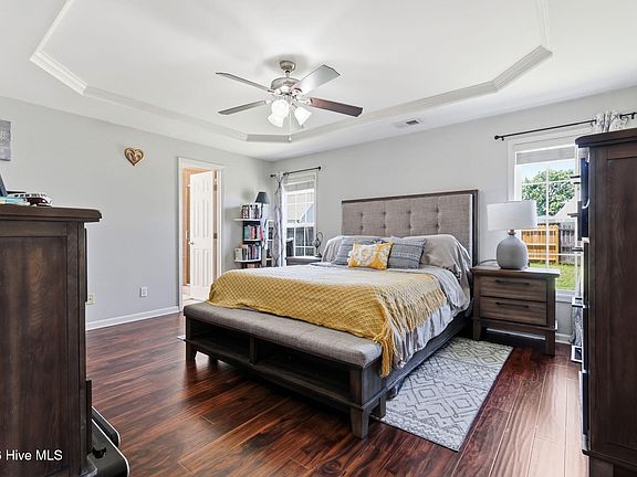 5th image of 136 Bennington Drive