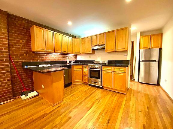 2nd image of 132 W 74th St APT 1