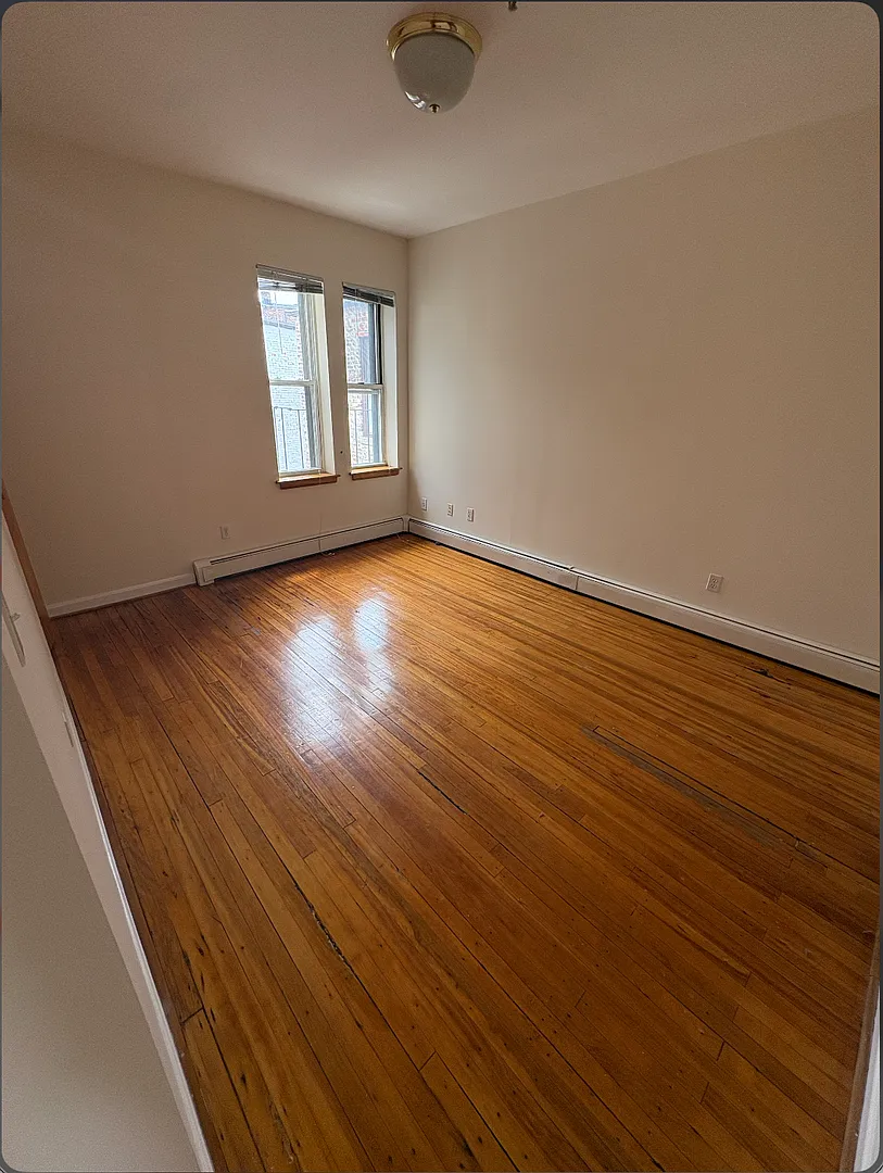Spacious modern unit with great location in Brighton available now!! — Photo 3