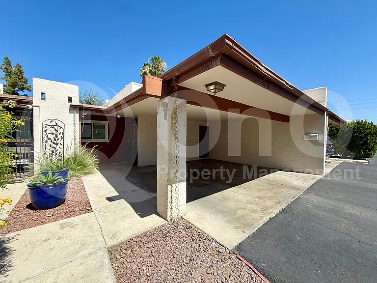 3211 S College Ave — Photo 2