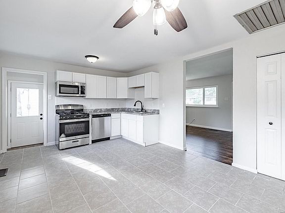3rd image of 1085 Boulder Dr