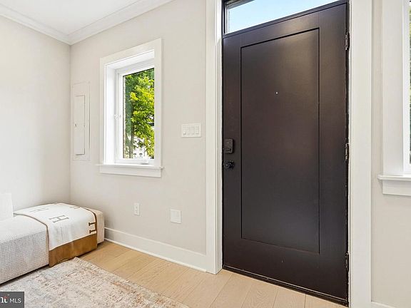 2nd image of 2305 Nicholson SE #202