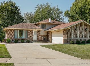 311 79th St, Willowbrook, IL 60527