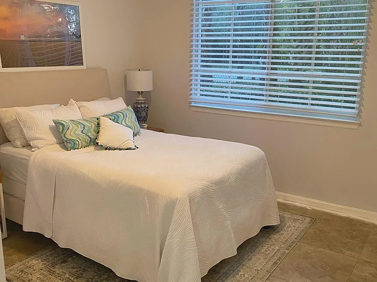 1108 Myrtlewood Cir E — Photo 4