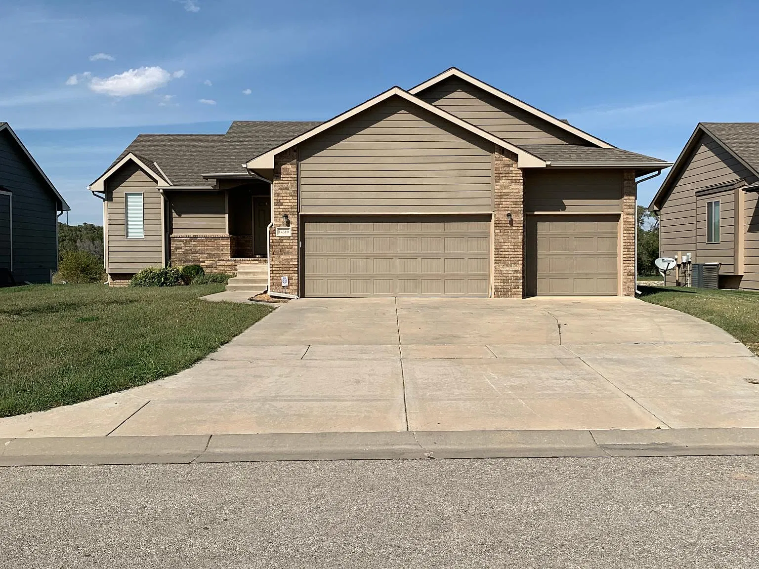 5 bed, 2200 sqft, $2,195 — Photo 1