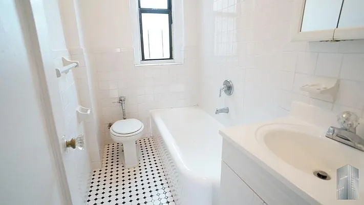 Rented by Skyline Group Real Estate | media 14