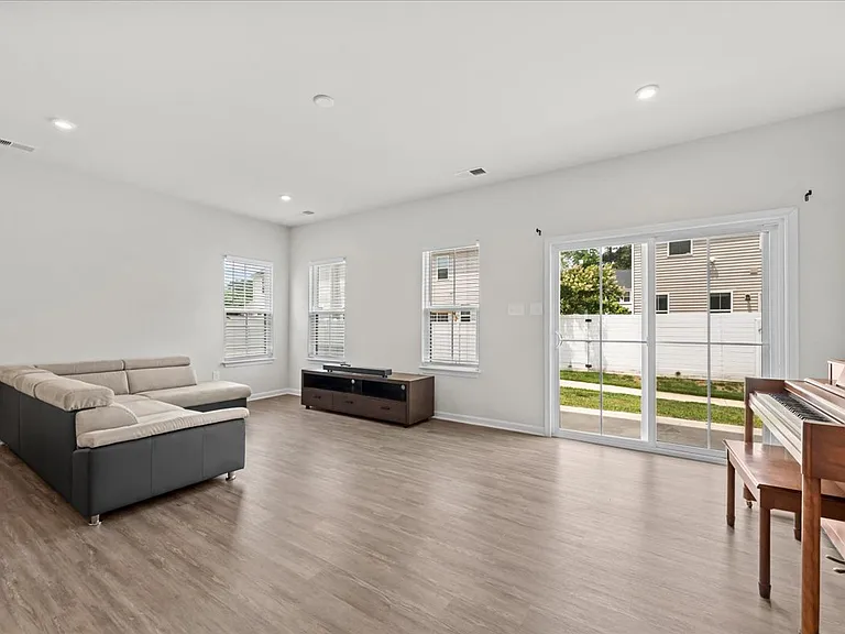 120 Bicameral Ln — Photo 10