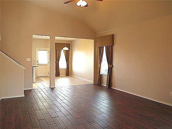 4th image of 400 Falcon Ln