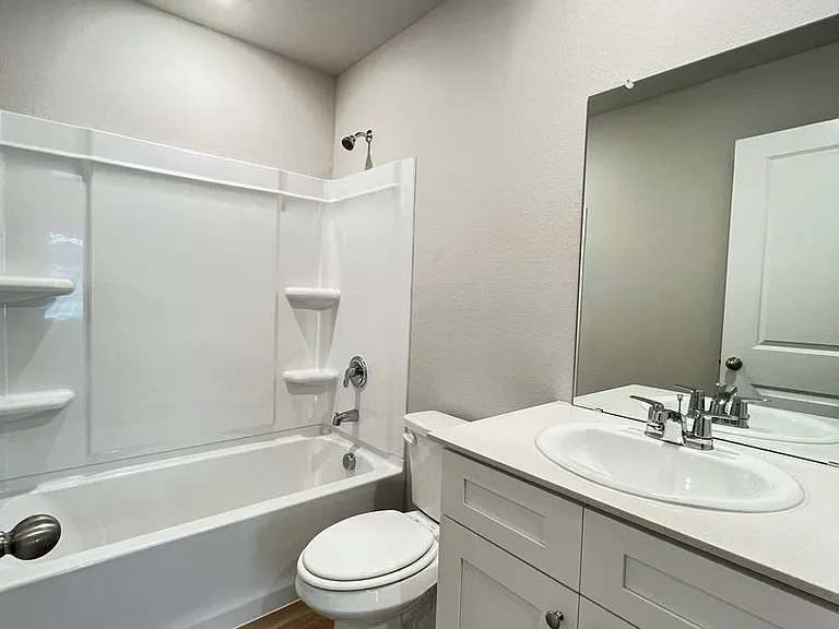 5557 Rollins Dr — Photo 19