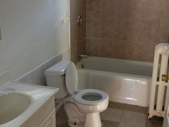 2nd image of 1314 W Genesee Ave #House