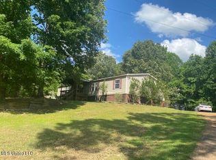 689 Magnolia Cir, Sarah, MS 38665