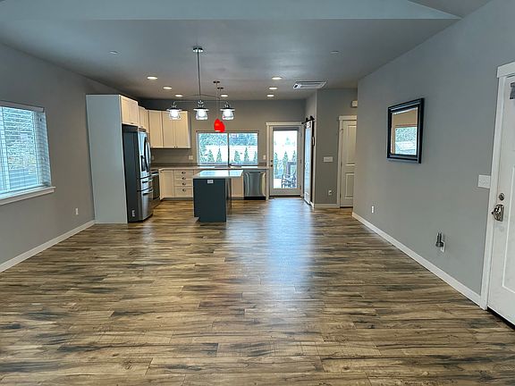 3rd image of 205 Juniper Ln
