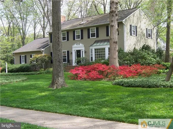12 Beechtree Ln, Plainsboro, NJ 08536